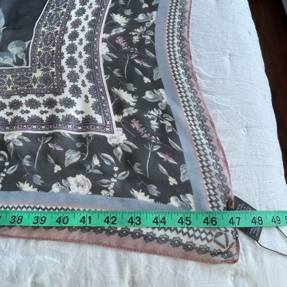 Vince Camino NWT sheer scarf with bird and floral design 47” square - Picture 8 of 13